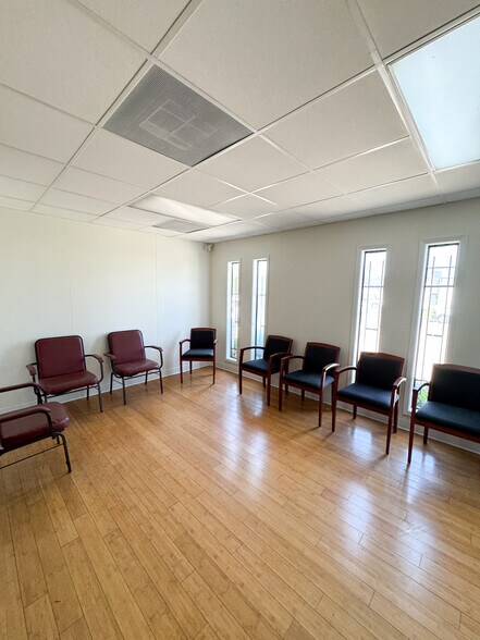 More Photos Of 3630 Almazan Dr, Dallas Medical For Lease
