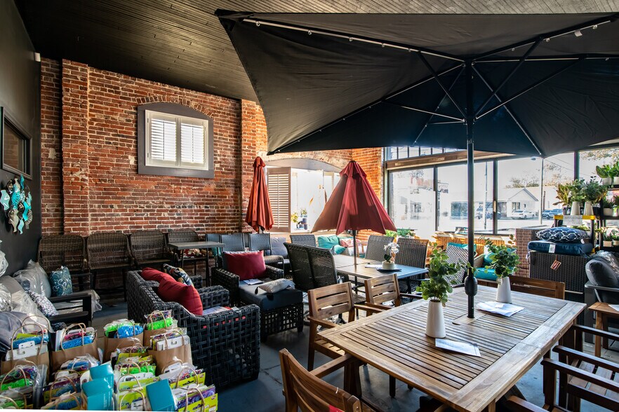 More Photos Of 534 Walnut St, Gadsden Showroom For Sale