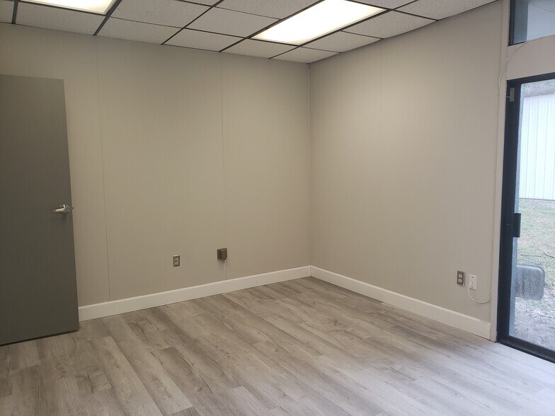 More Photos Of 2121 Corporate Square Blvd, Jacksonville Office For Lease