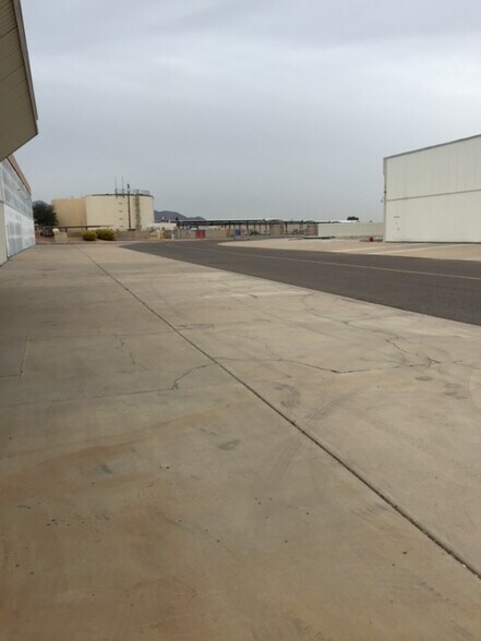 More Photos Of 7631 E Greenway Rd, Scottsdale Warehouse For Lease