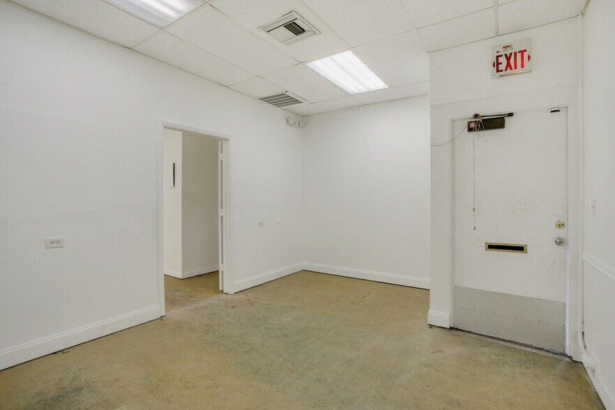 More Photos Of 1500-1536 S Dixie Hwy, Pompano Beach Showroom For Lease