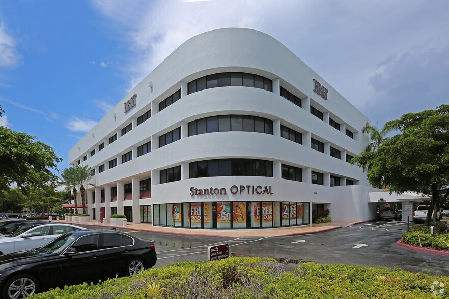 More Photos Of 6100 Glades Rd, Boca Raton Office For Lease