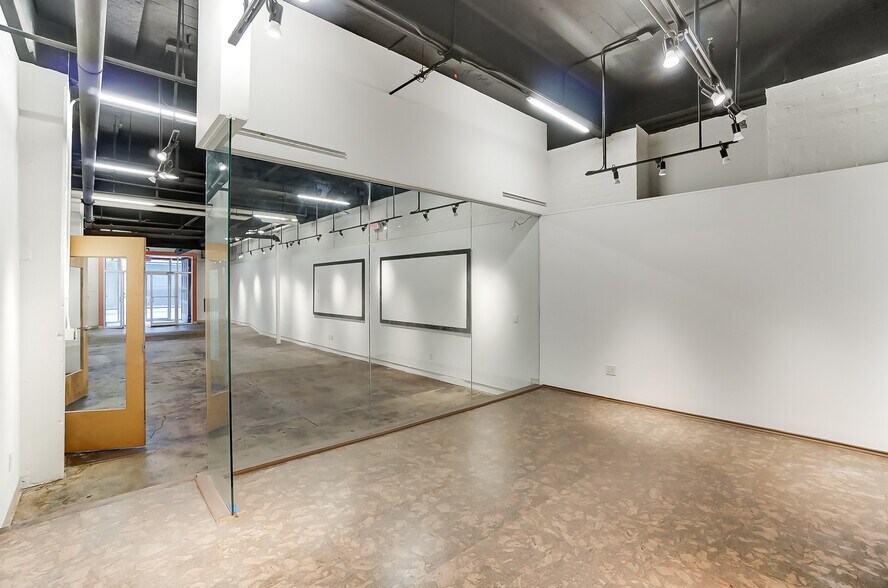 More Photos Of 20 E Central Pky, Cincinnati Office Residential For Lease