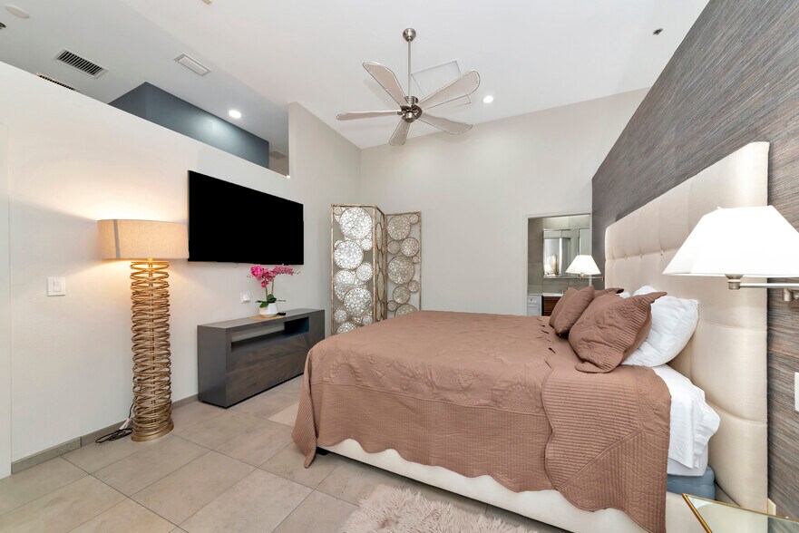 More Photos Of 1345 2nd St, Sarasota Office Residential For Sale