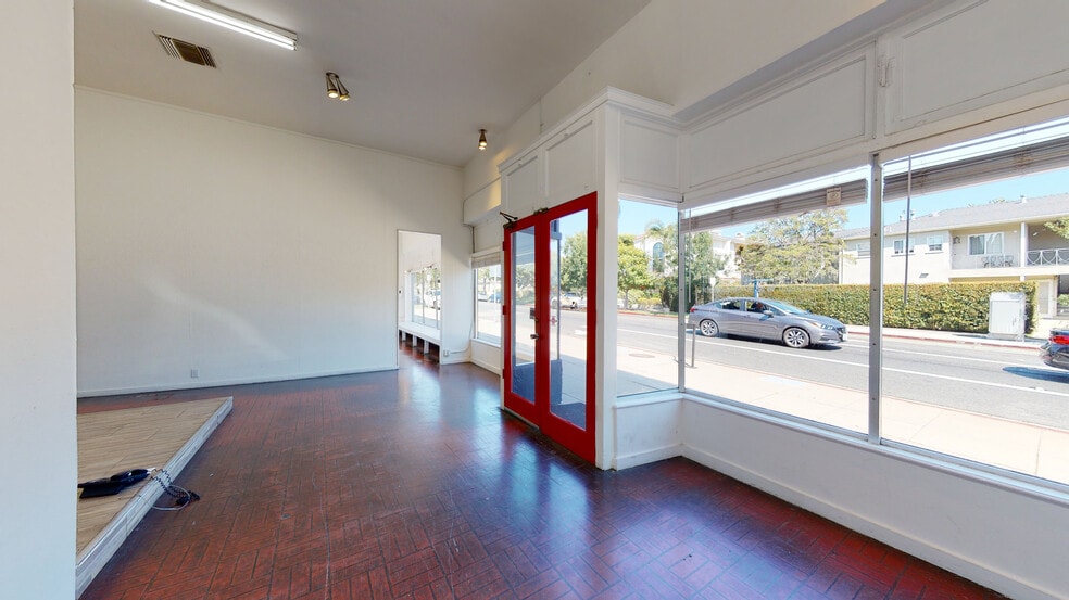 More Photos Of 13031 Montana Ave, Los Angeles Freestanding For Lease