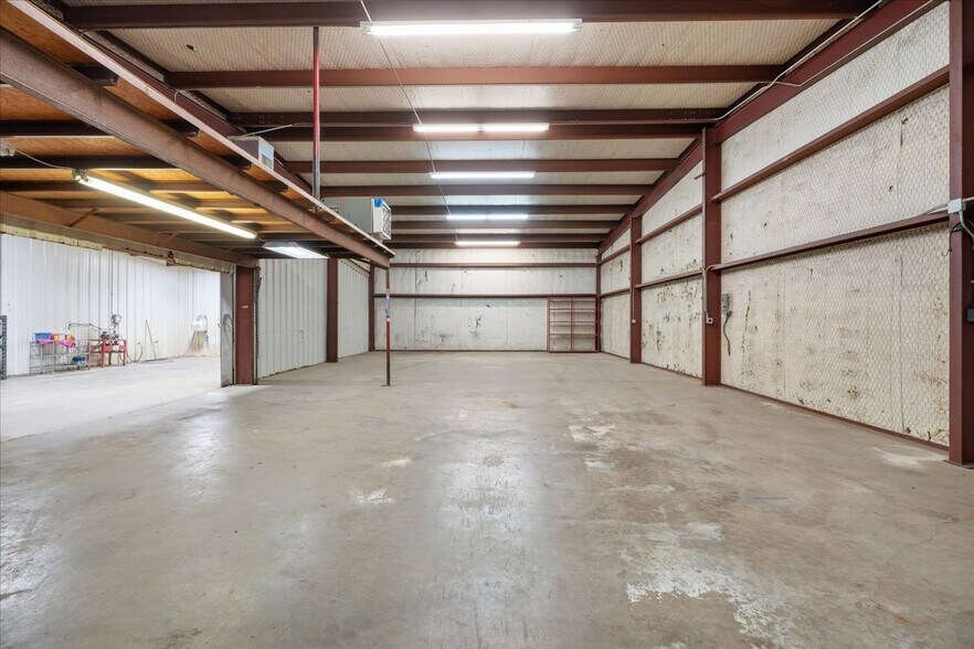 More Photos Of 3118 E Slaton Hwy, Lubbock Showroom For Sale