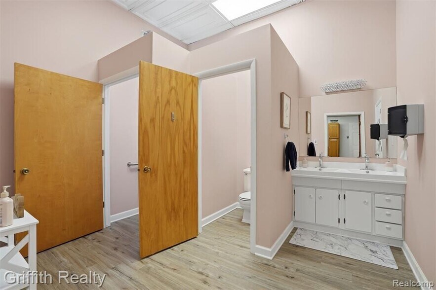 More Photos Of 131 E Main St, Vernon Religious Facility For Sale