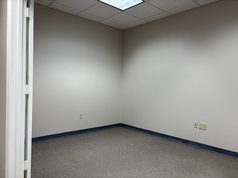 More Photos Of 2343 N Main St, Pearland Storefront Retail Office For Lease