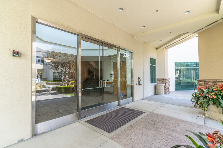 More Photos Of 333 N Canyons Pky, Livermore Office For Lease