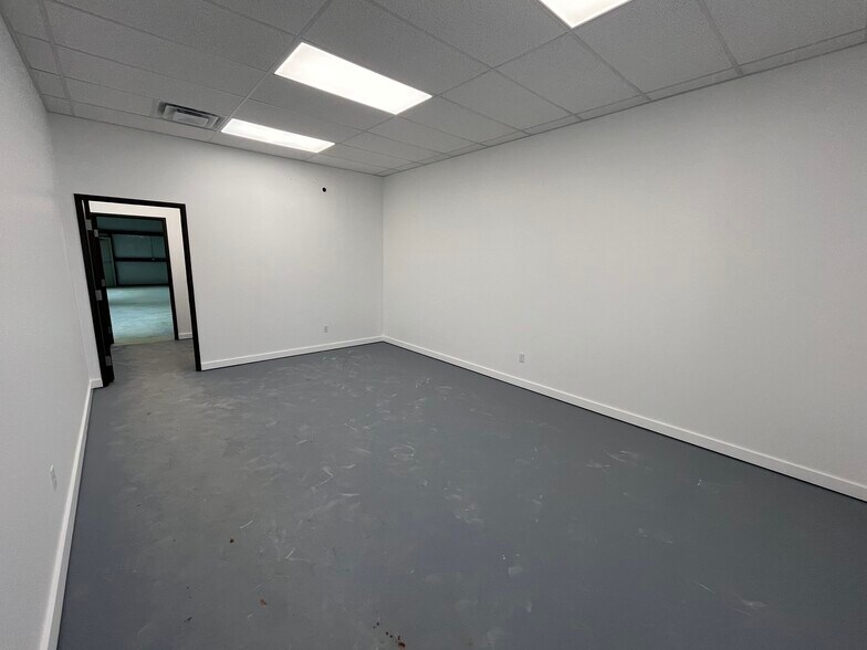 More Photos Of 4201 SW 29th St, Oklahoma City Warehouse For Lease