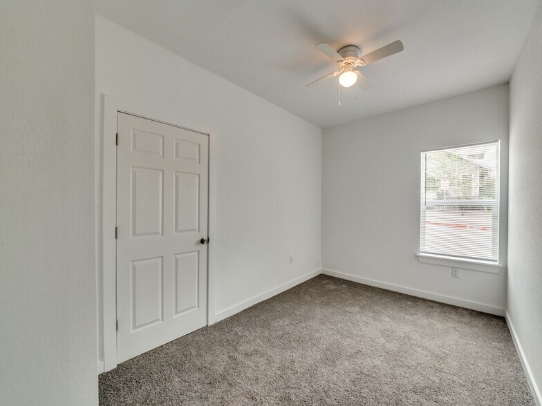 More Photos Of 1501 E Southcross Blvd, San Antonio Apartments For Sale