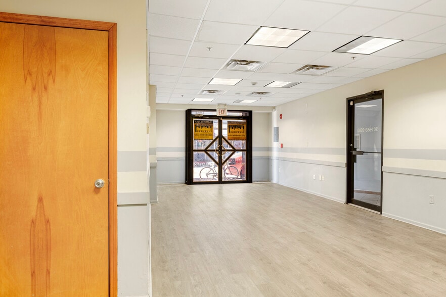 More Photos Of 910 SUMMIT Ave, Union City Office Residential For Sale