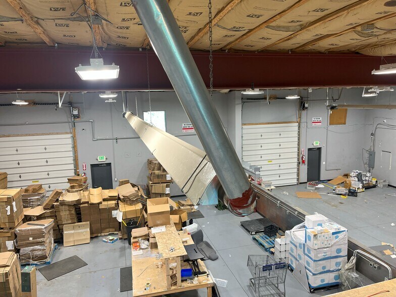 More Photos Of 4759 Town Center Dr, Colorado Springs Warehouse For Lease