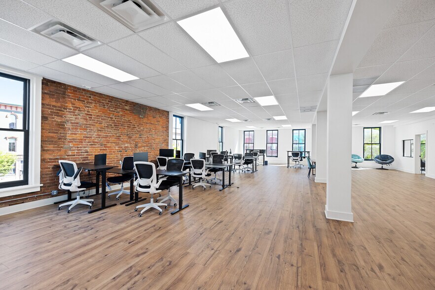 More Photos Of 227 Pearl St, New Albany Office For Lease
