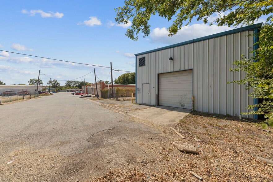 More Photos Of 49 Happy St, Killeen Warehouse For Sale