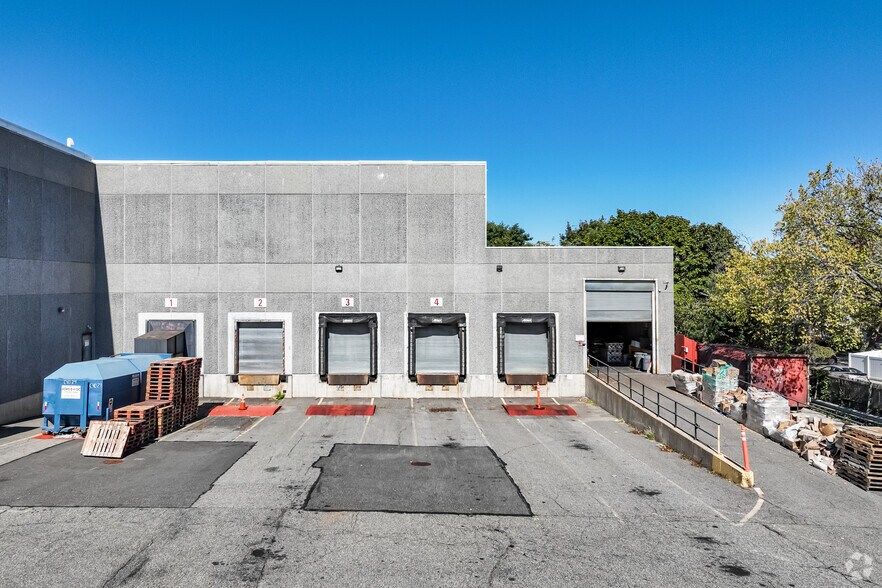 More Photos Of 60-15 Little Neck Pky, Little Neck Light Distribution For Lease