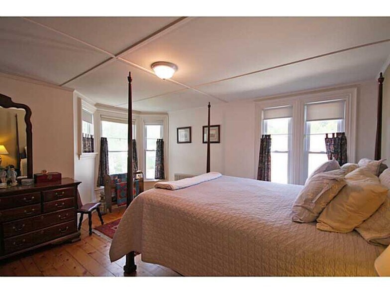 More Photos Of 68 Elm St, Camden Hotel For Sale