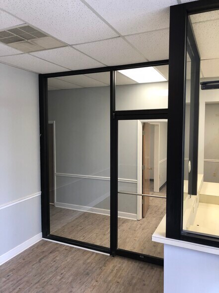 More Photos Of 2514 River Rd, Piedmont Flex For Lease