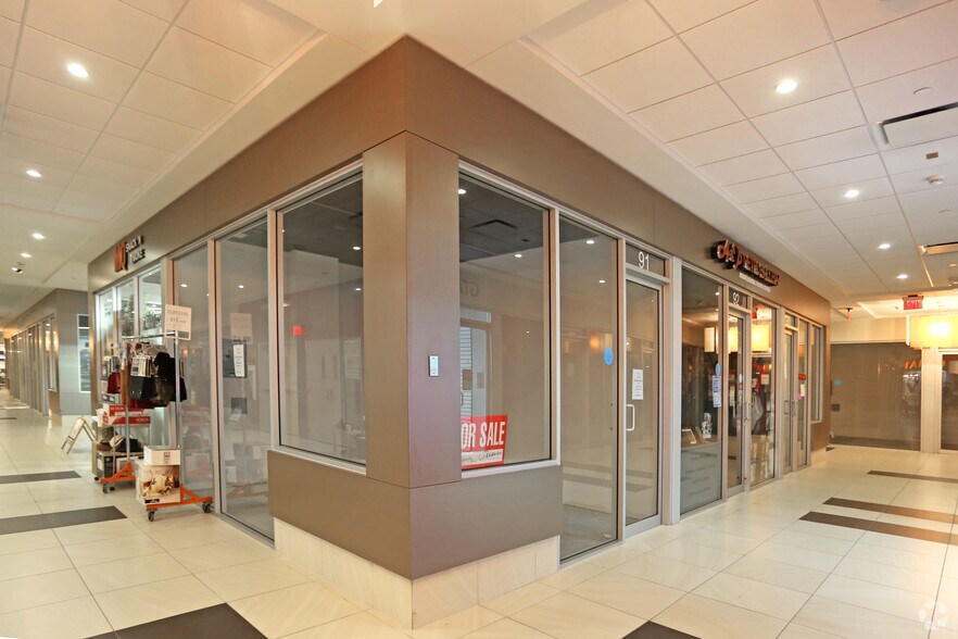 More Photos Of 384 Yonge St, Toronto Apartments For Sale