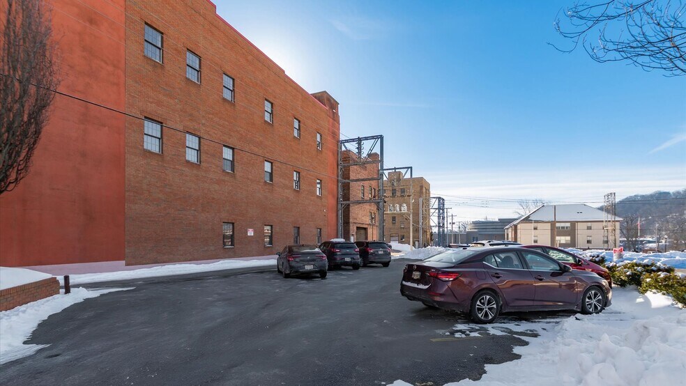 More Photos Of 320 Main St, Zanesville Office For Lease