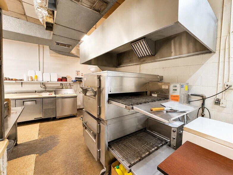 More Photos Of 205 N Main St, Belton General Retail For Sale