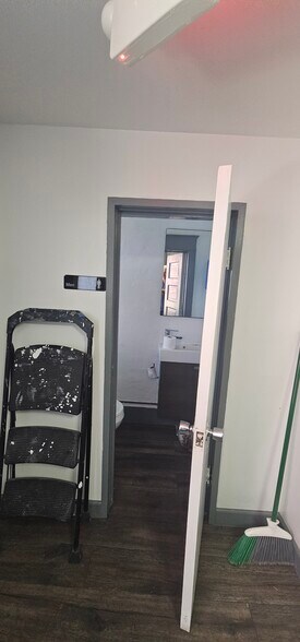 More Photos Of 803 Lake Ave, Lake Worth Storefront For Sale