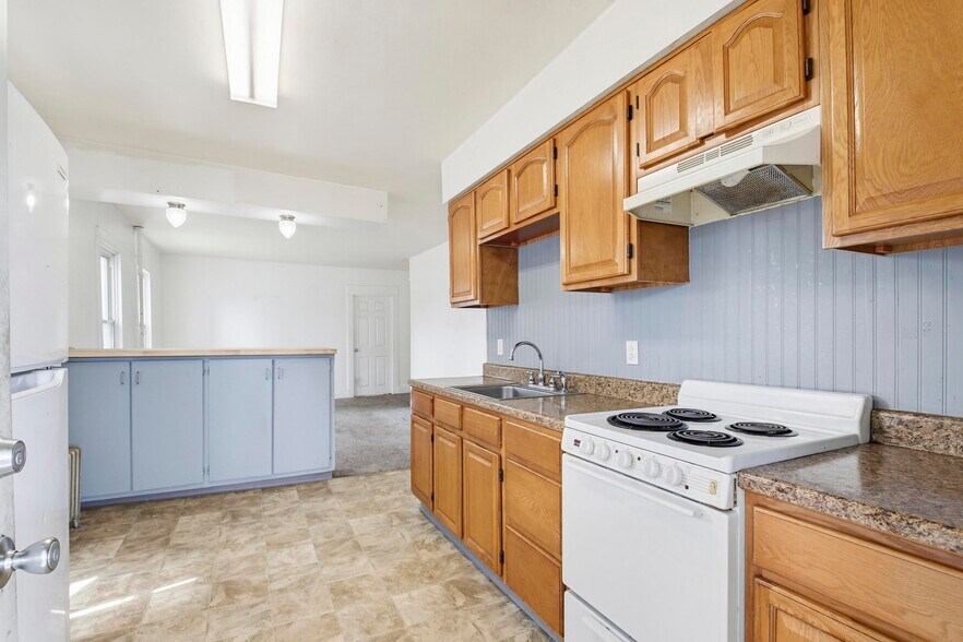 More Photos Of 467 Northampton st, Kingston Multifamily For Sale