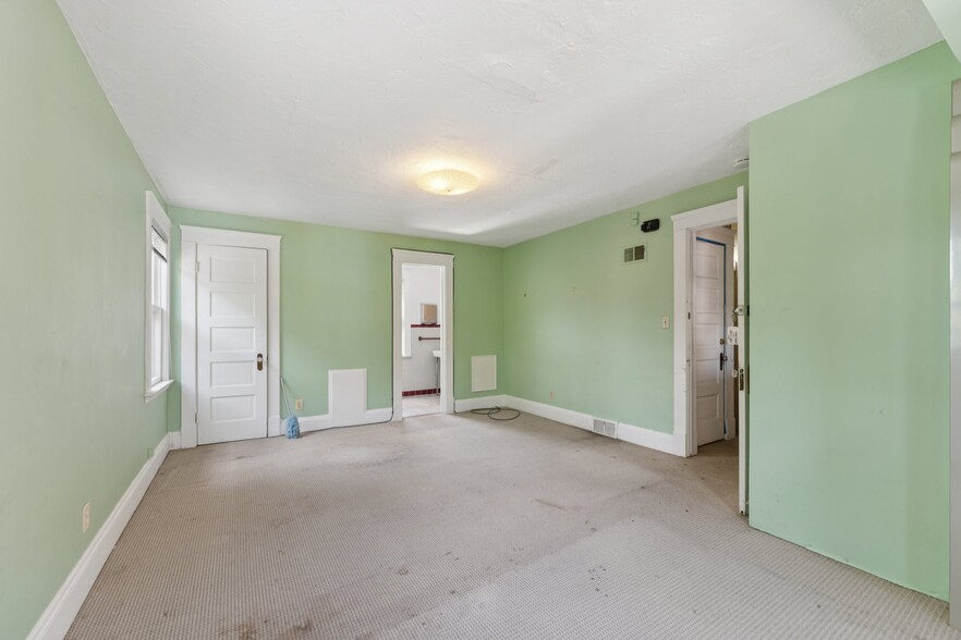 More Photos Of 12610 Larchmere Blvd, Cleveland General Retail For Sale