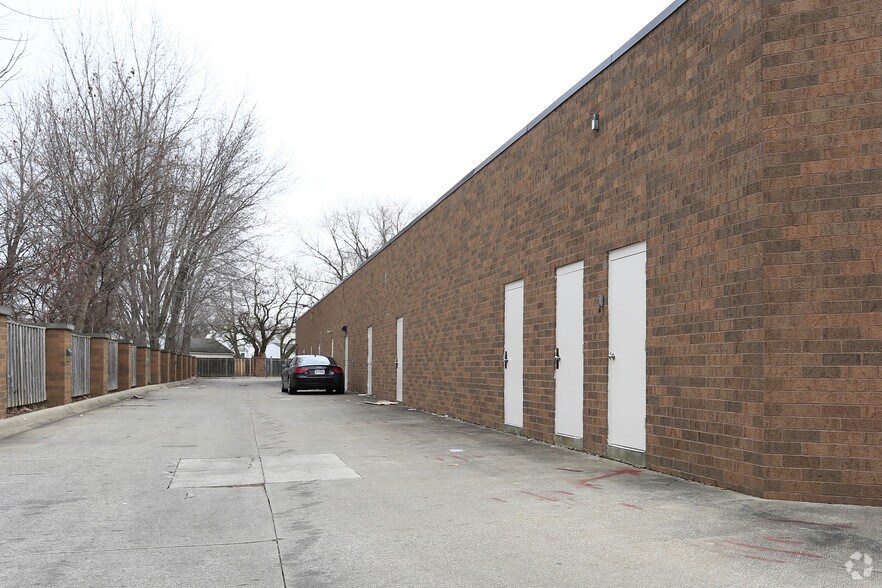 More Photos Of 7554-7580 Pearl Rd, Middleburg Heights Storefront Retail Office For Sale