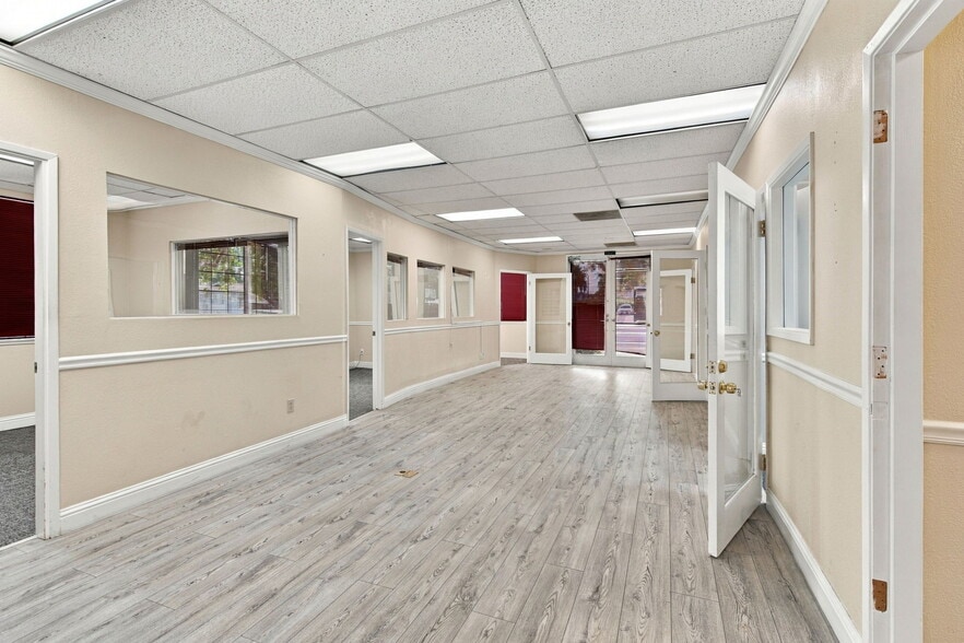 More Photos Of 403 W 11th St, Tracy Office For Sale