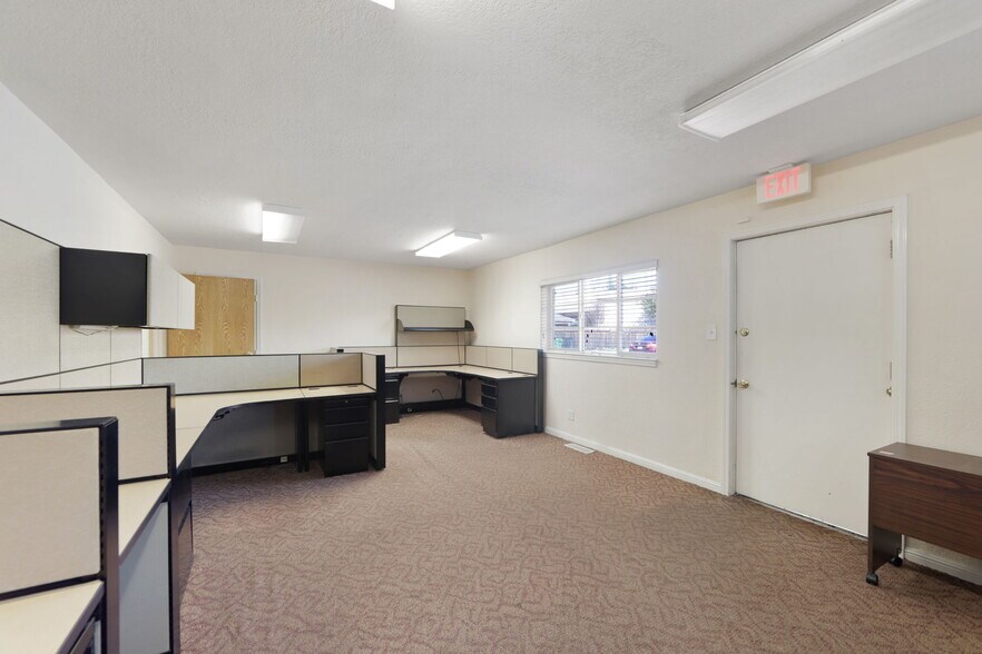 More Photos Of 70 Railroad Ave, Danville Office For Sale