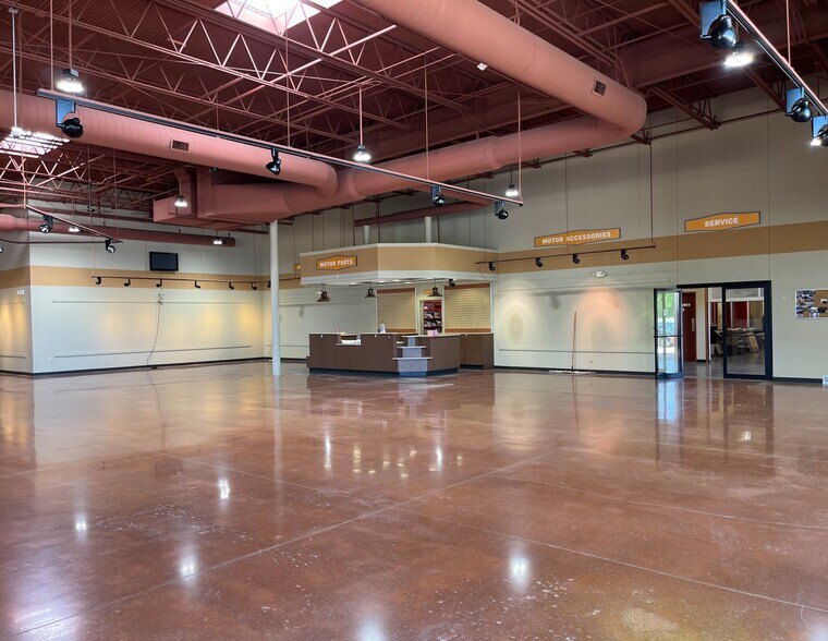 More Photos Of 131 S Soangetaha Rd, Galesburg Auto Dealership For Sale