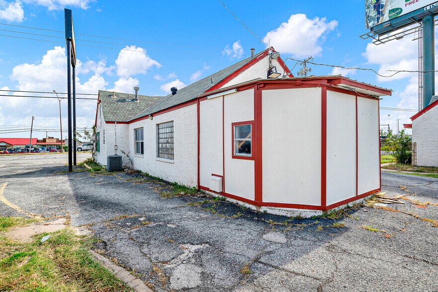 More Photos Of 2424 Texoma Pky, Sherman Office For Sale