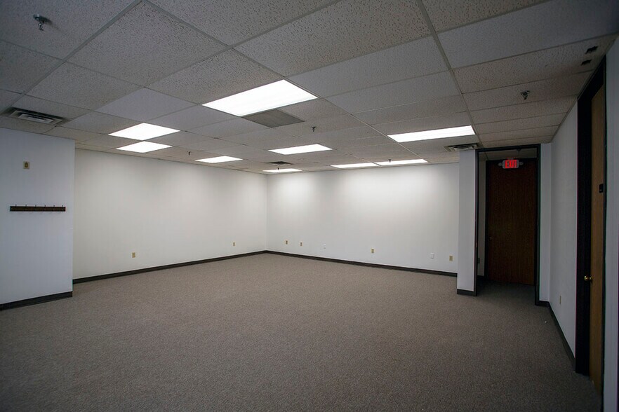 More Photos Of 10-16 Craig Rd, Acton Light Manufacturing For Lease