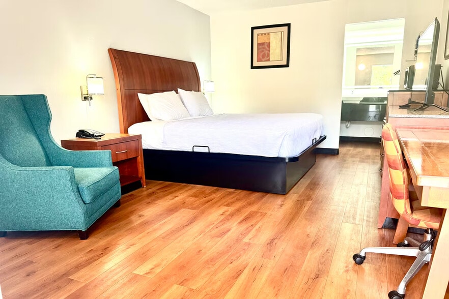 More Photos Of 1035 Fortner Rd, Metter Hotel For Sale