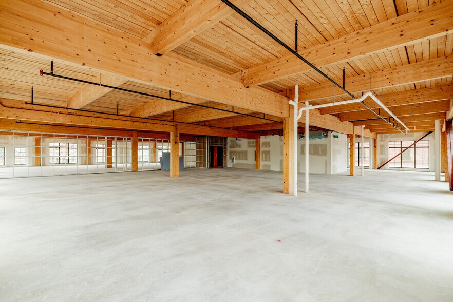 More Photos Of 705 Genesee St, Delafield Office For Lease