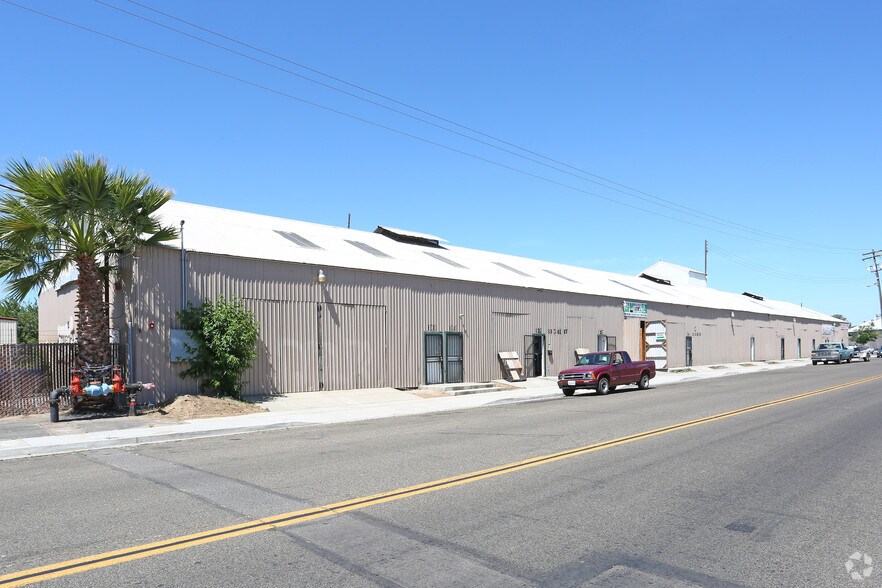 More Photos Of 610 N E St, Madera Warehouse For Lease