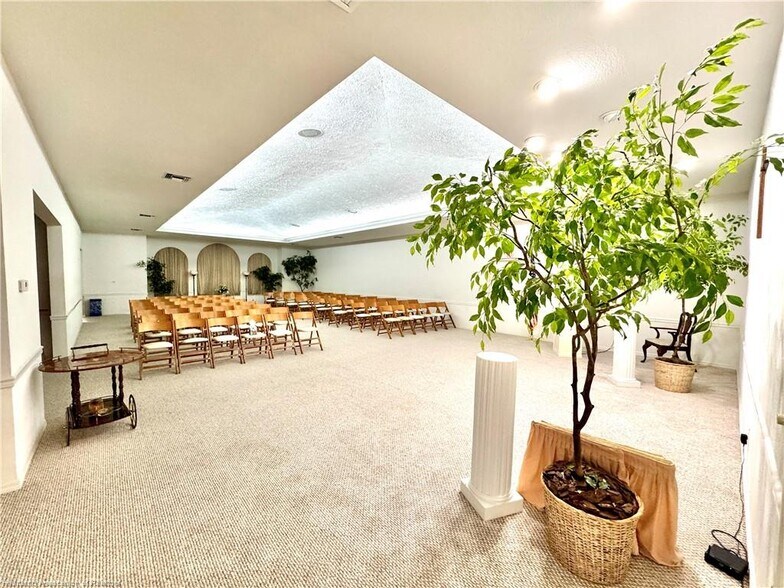 More Photos Of 2605 Bayview St, Sebring General Retail For Sale