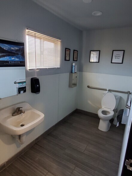More Photos Of 2810 Market St & 2867 Main St, Riverside Warehouse For Sale