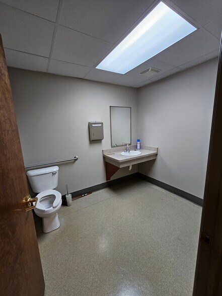 More Photos Of 10233 W Greenfield Ave, West Allis Medical For Lease