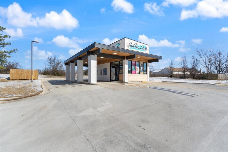 More Photos Of 1607 W New Hope Rd, Rogers General Retail For Sale