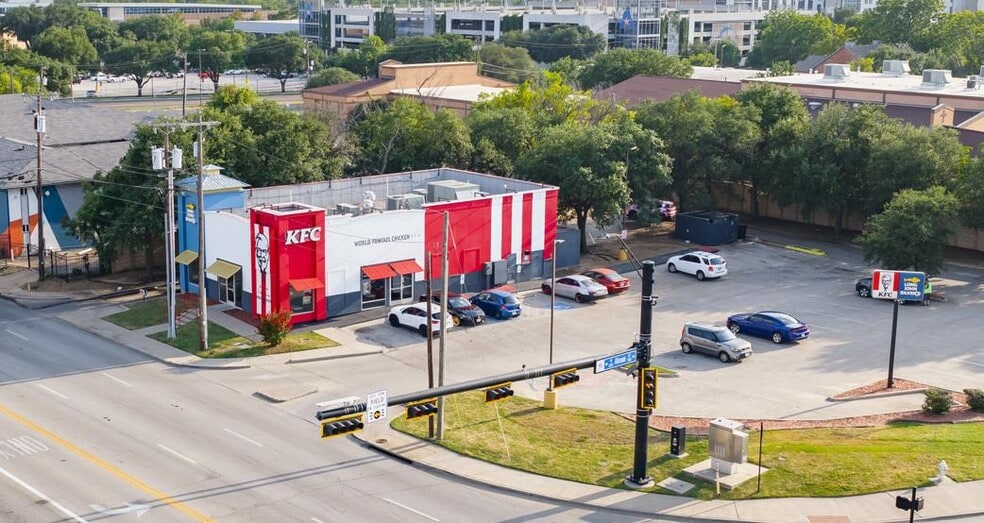 Primary Photo Of 700 W Abram St, Arlington Fast Food For Sale