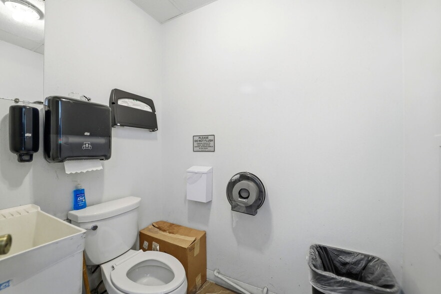 More Photos Of 405 W Fillmore St, Colorado Springs Auto Dealership For Sale