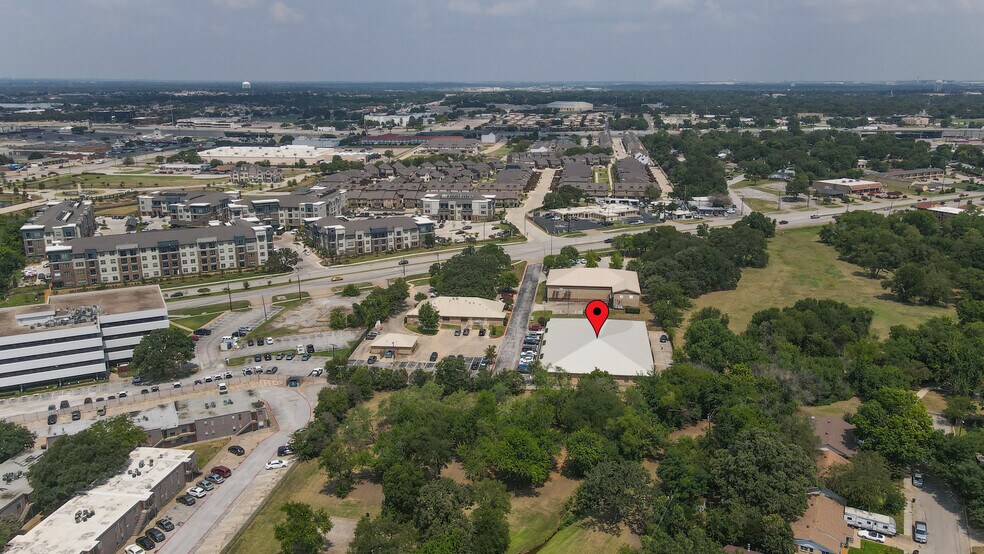 More Photos Of 831 W Euless Blvd, Euless Office For Lease