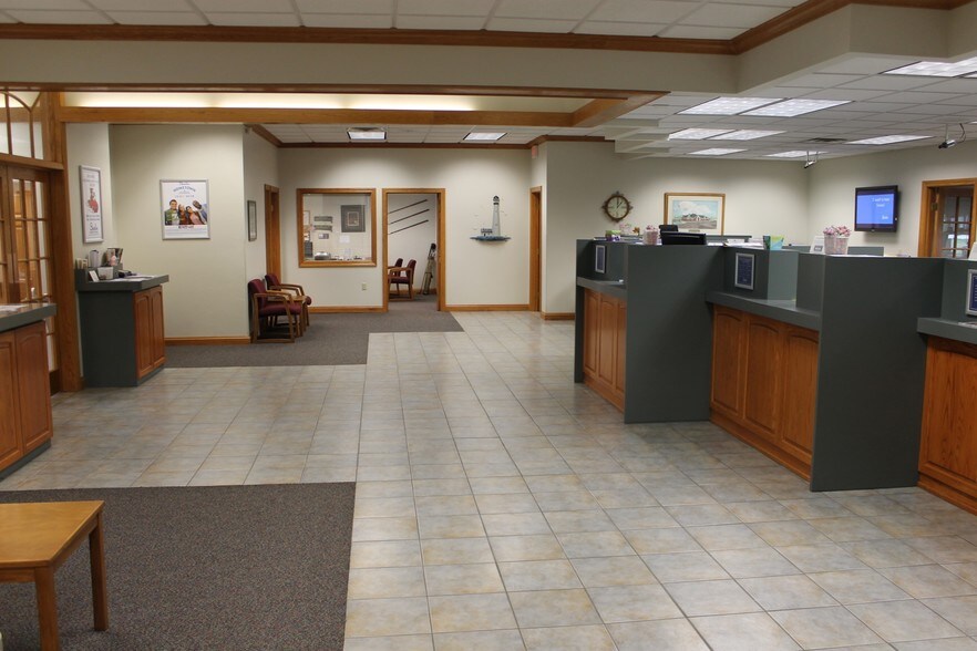 More Photos Of 2848 Memorial Dr, Two Rivers Medical For Lease