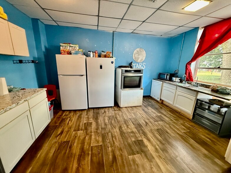 More Photos Of 310 N Fulton St, Marshall Recycling Center For Sale