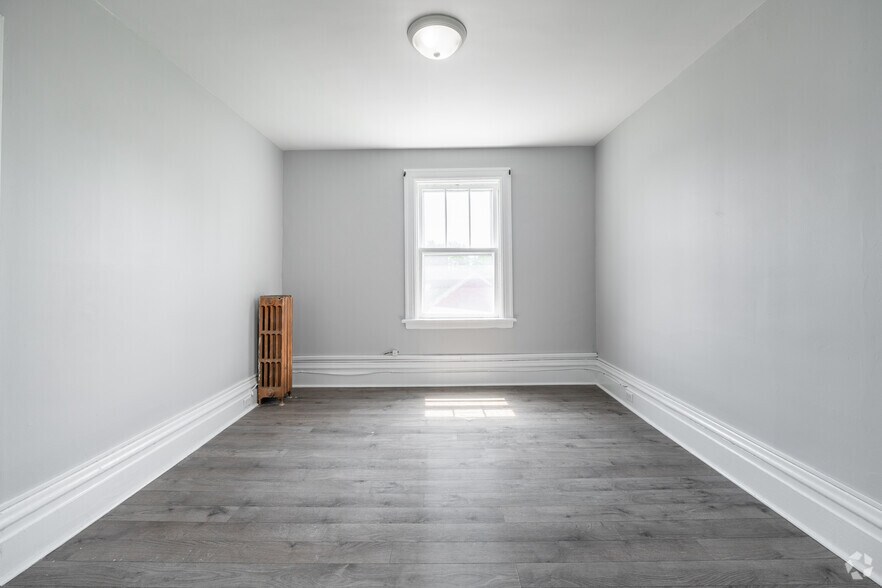 More Photos Of 46 Carlyle Ave, Ottawa Apartments For Sale