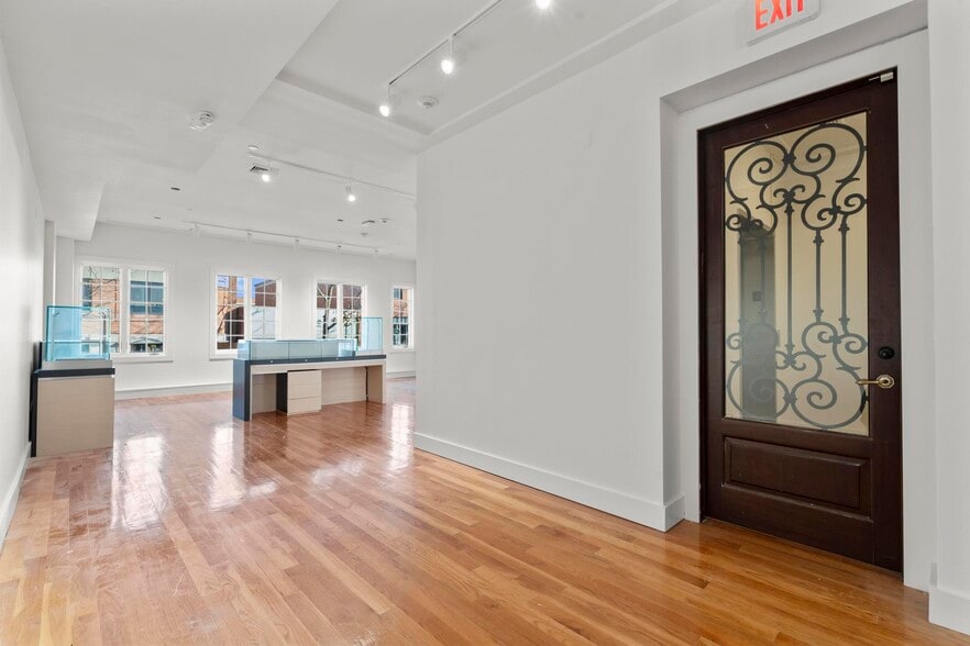 More Photos Of 38-40 Greenwich Ave, Greenwich General Retail For Lease