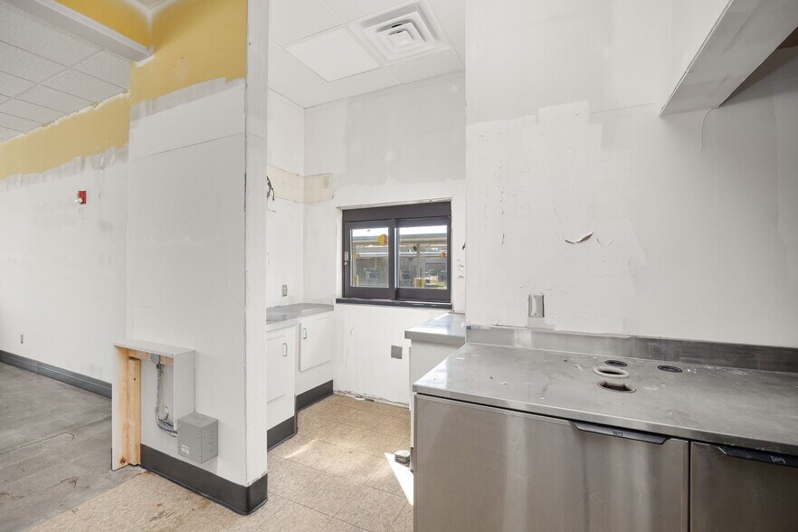 More Photos Of 3114 N Belt Hwy, Saint Joseph Fast Food For Sale