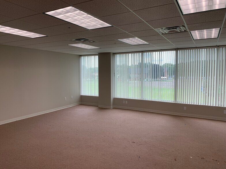 More Photos Of 317 Foxon Rd, East Haven Medical For Lease